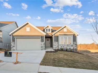 2152 Black Walnut Drive, Liberty, MO 64068