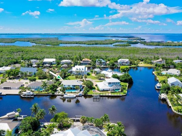 1682 Sabal Palm Dr, Sanibel, FL 33957