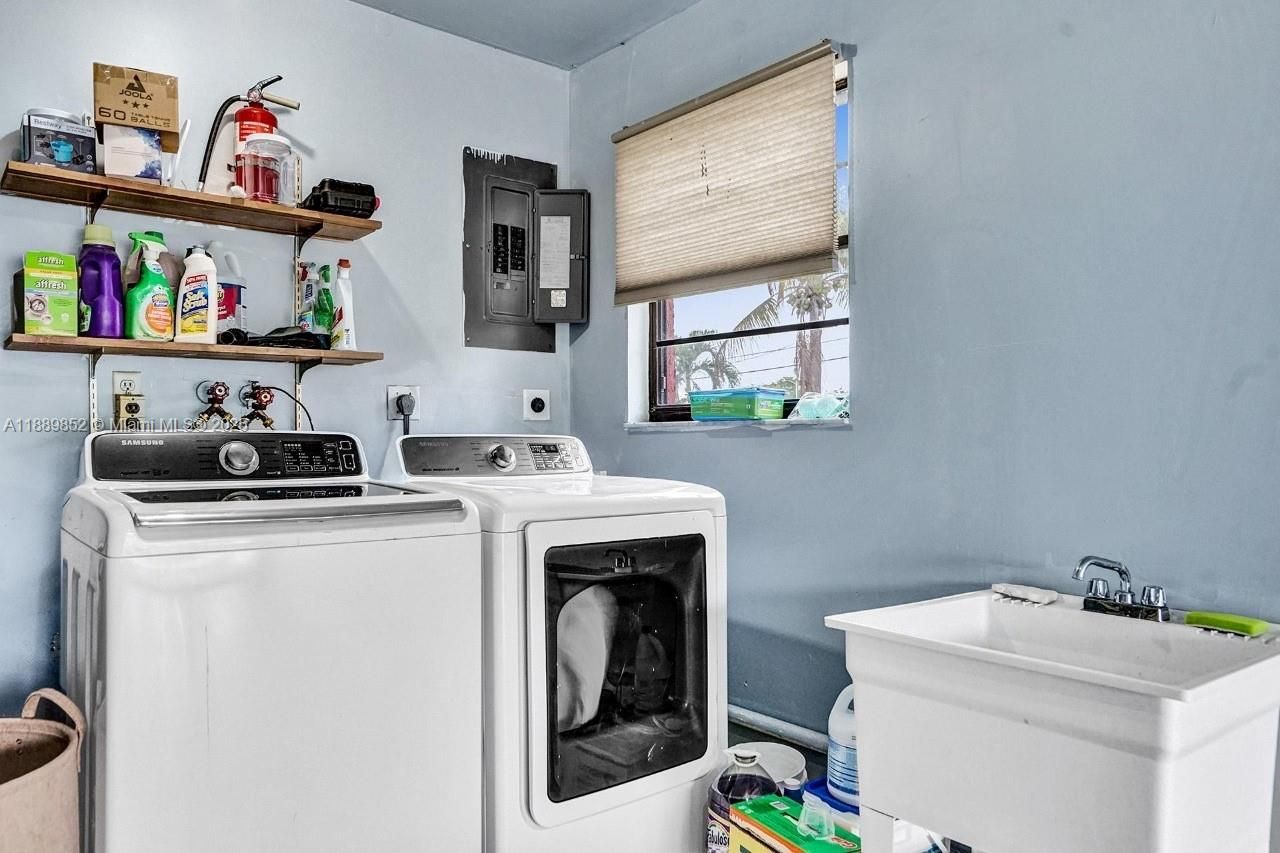 208 SW 2nd Ave, Hallandale Beach, FL 33009 Photo