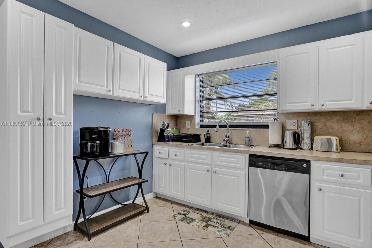 208 SW 2nd Ave, Hallandale Beach, FL 33009 Photo