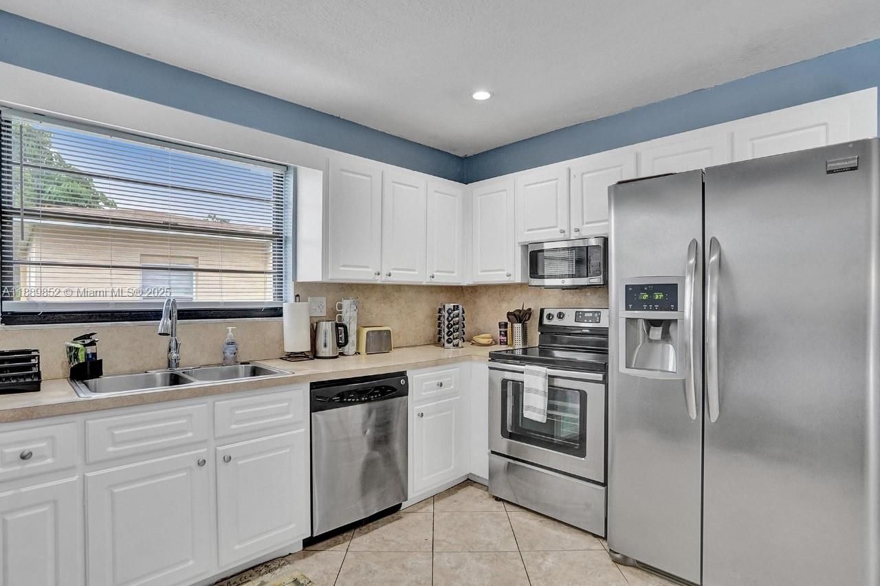 208 SW 2nd Ave, Hallandale Beach, FL 33009 Photo