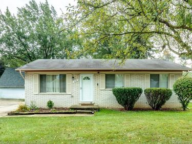 2448 Oakcrest Road, Sterling Heights, MI 48310