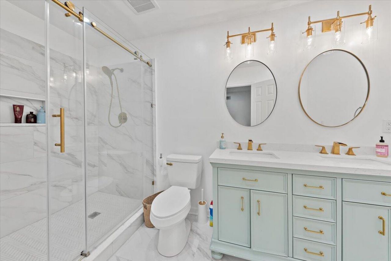 2402 Ion Avenue Photo 12