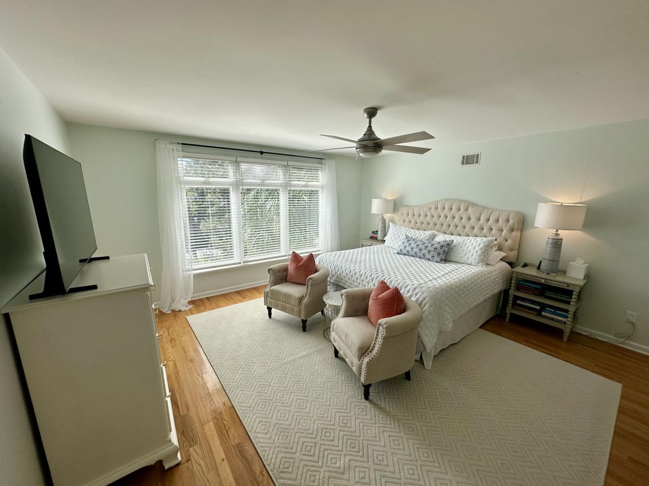 2402 Ion Avenue Photo 16