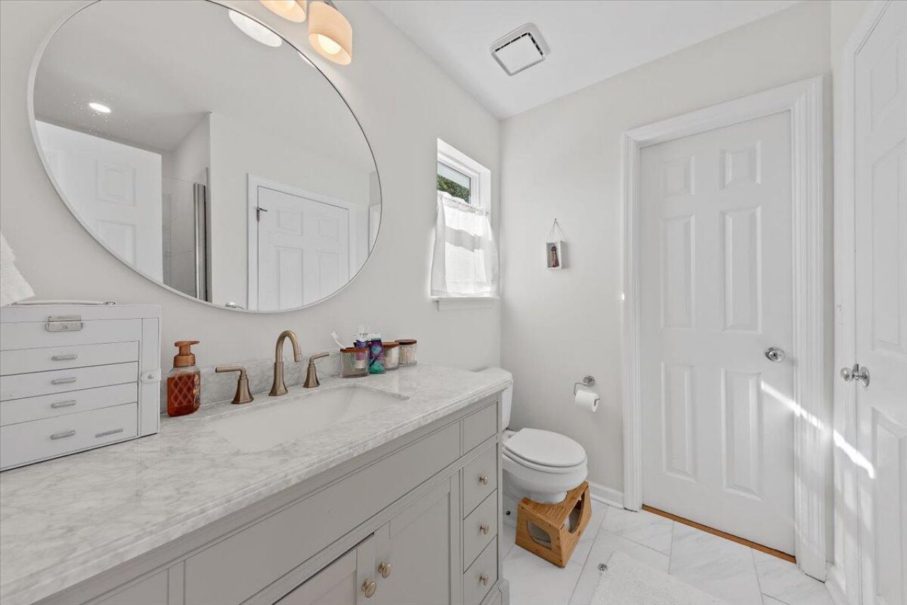 2402 Ion Avenue Photo 25