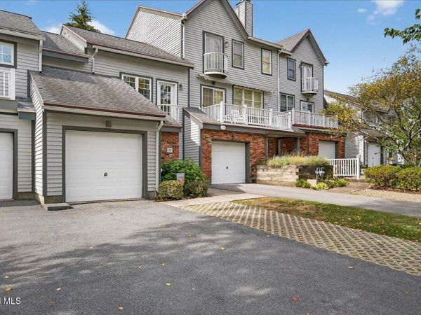 22 Lakeview Road, Saratoga Springs, NY 12866