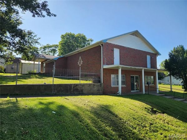 221 E Saint Louis Street, Lebanon, IL 62254