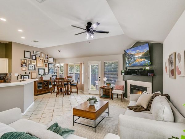 1302 Redbud LN, Leander, TX 78641