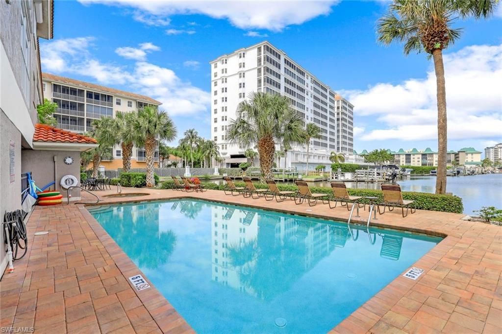 9101 Vanderbilt Dr, Unit 203, Naples, FL 34108 Photo