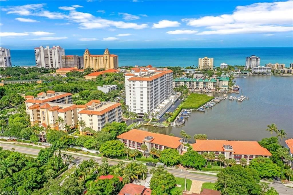 9101 Vanderbilt Dr, Unit 203, Naples, FL 34108 Photo