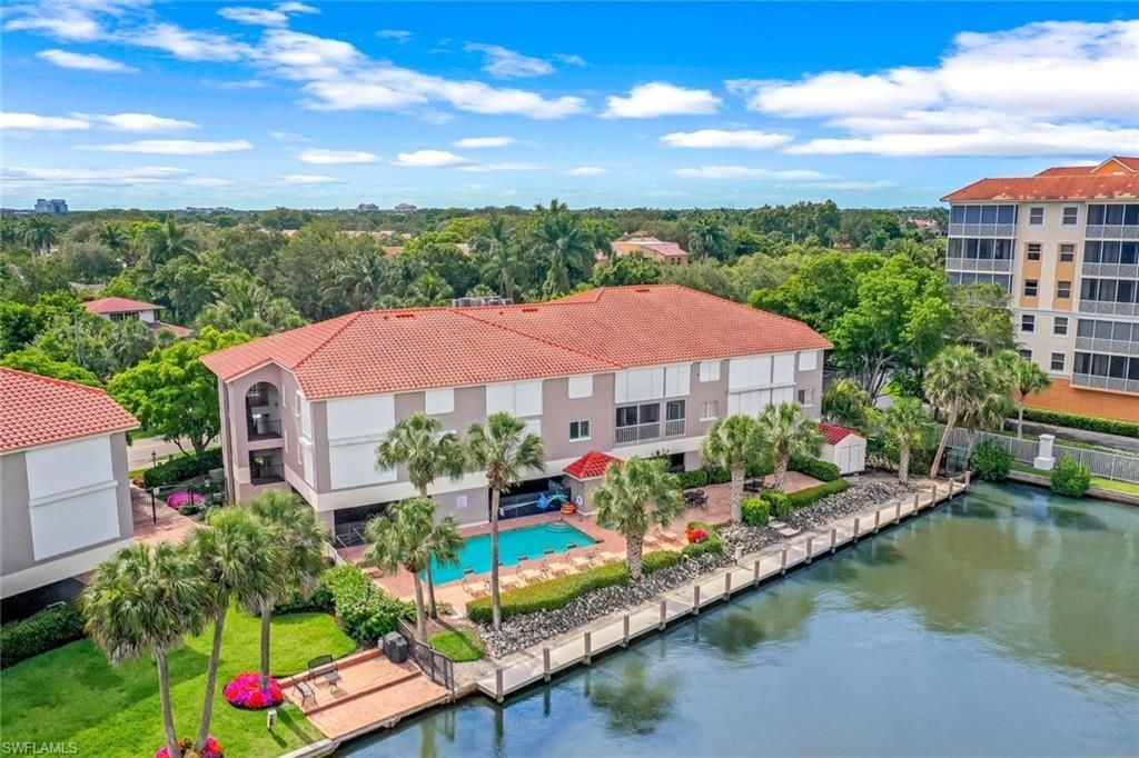 9101 Vanderbilt Dr, Unit 203, Naples, FL 34108 Photo