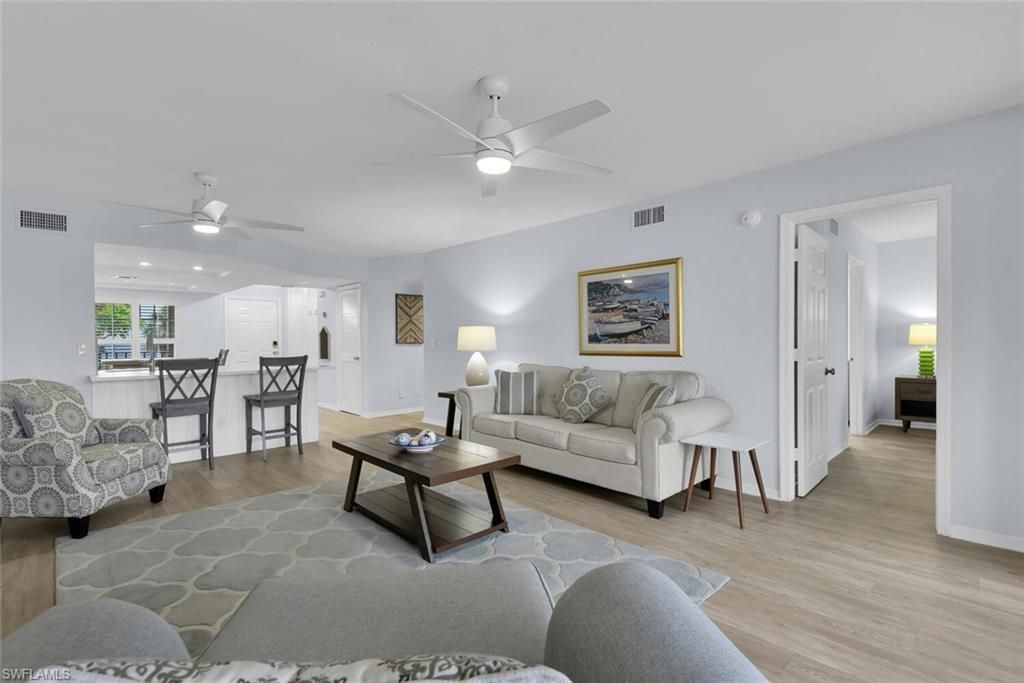 9101 Vanderbilt Dr, Unit 203, Naples, FL 34108 Photo