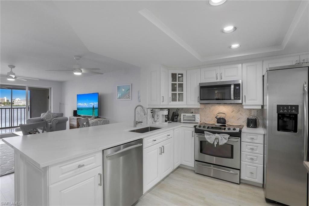 9101 Vanderbilt Dr, Unit 203, Naples, FL 34108 Photo