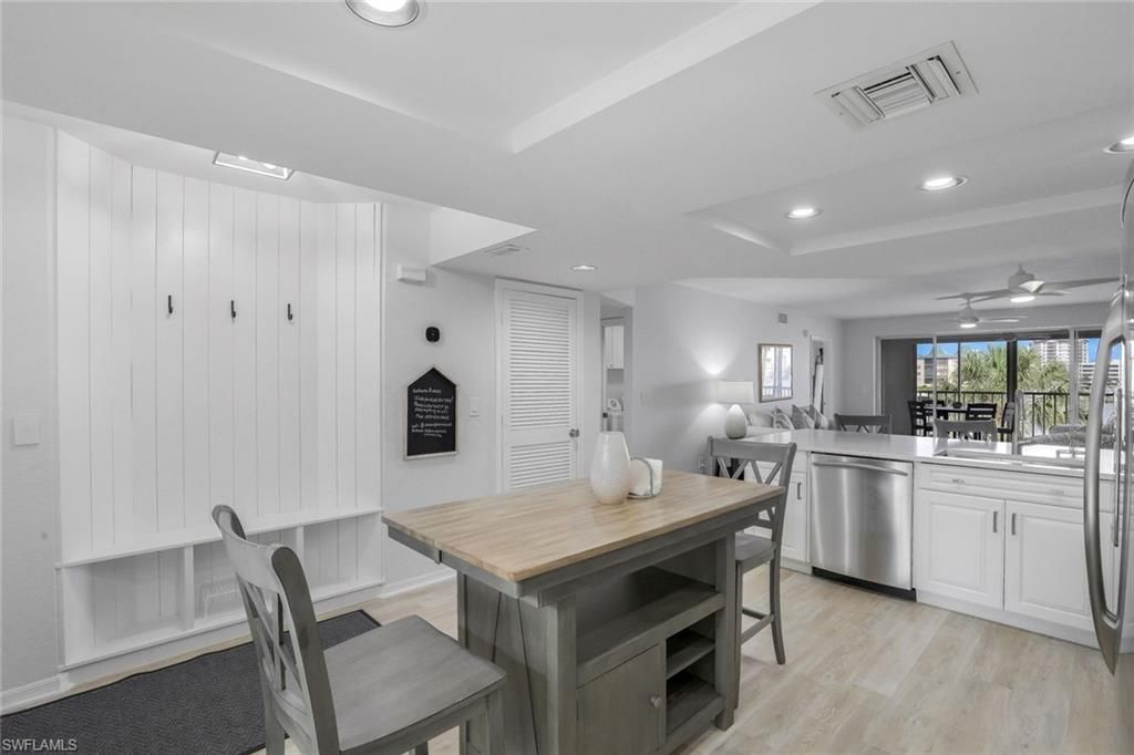 9101 Vanderbilt Dr, Unit 203, Naples, FL 34108 Photo