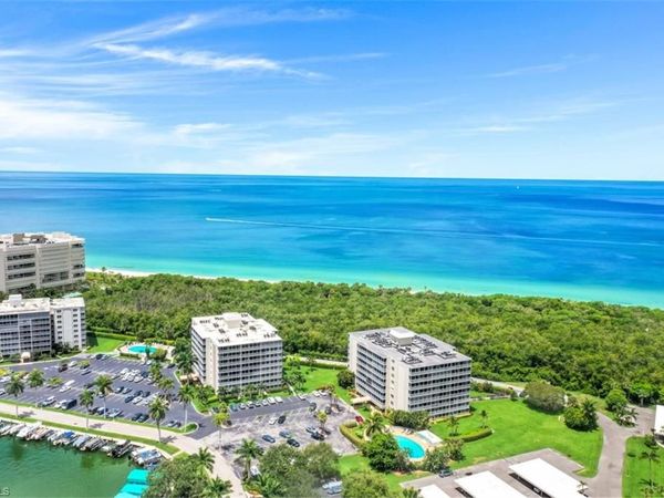 5 Bluebill AVE, Unit 210, NAPLES, FL 34108