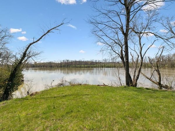 20 Bledsoe Borough Ln, Riddleton, TN 37151