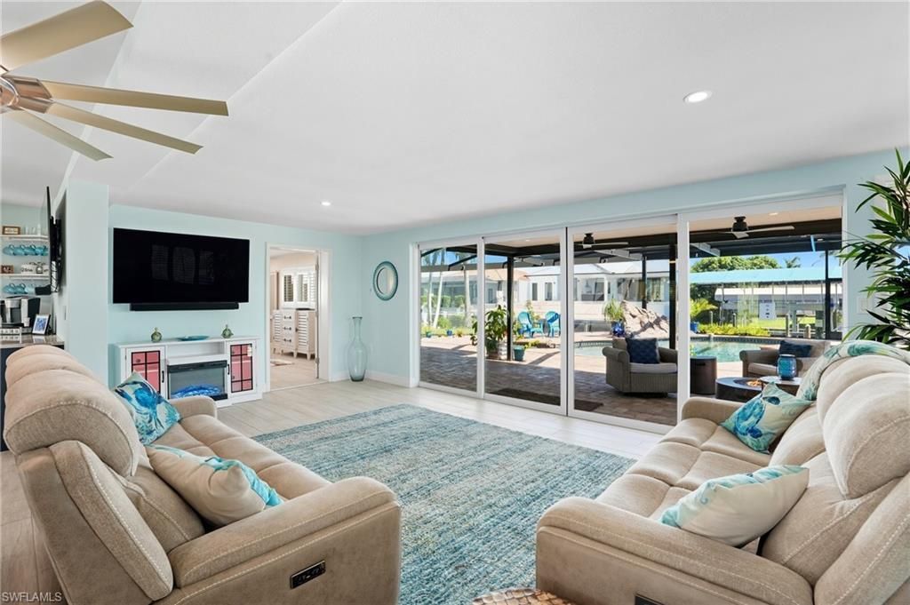 5257 Stratford Ct, Cape Coral, FL 33904 Photo