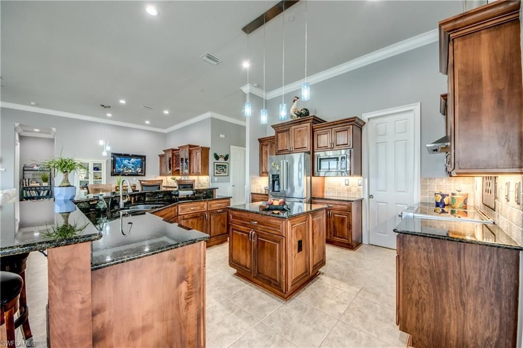 1640 Beach Pkwy, Unit 301, Cape Coral, FL 33904 Photo