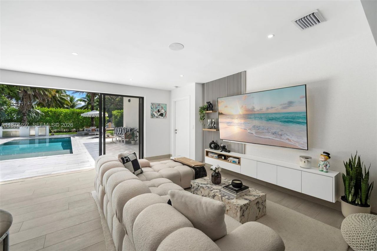 8033 Noremac Ave, Miami Beach, FL 33141 Photo