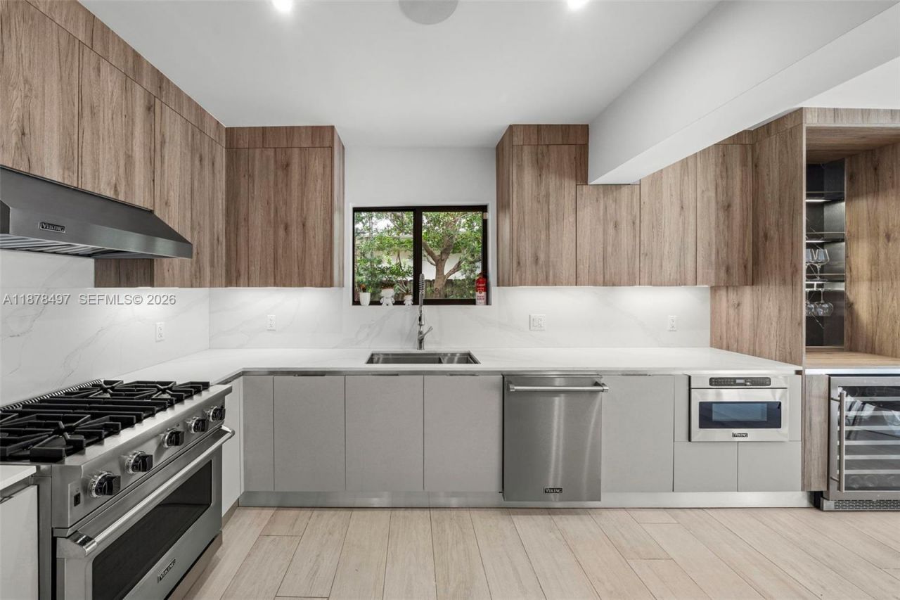 8033 Noremac Ave, Miami Beach, FL 33141 Photo