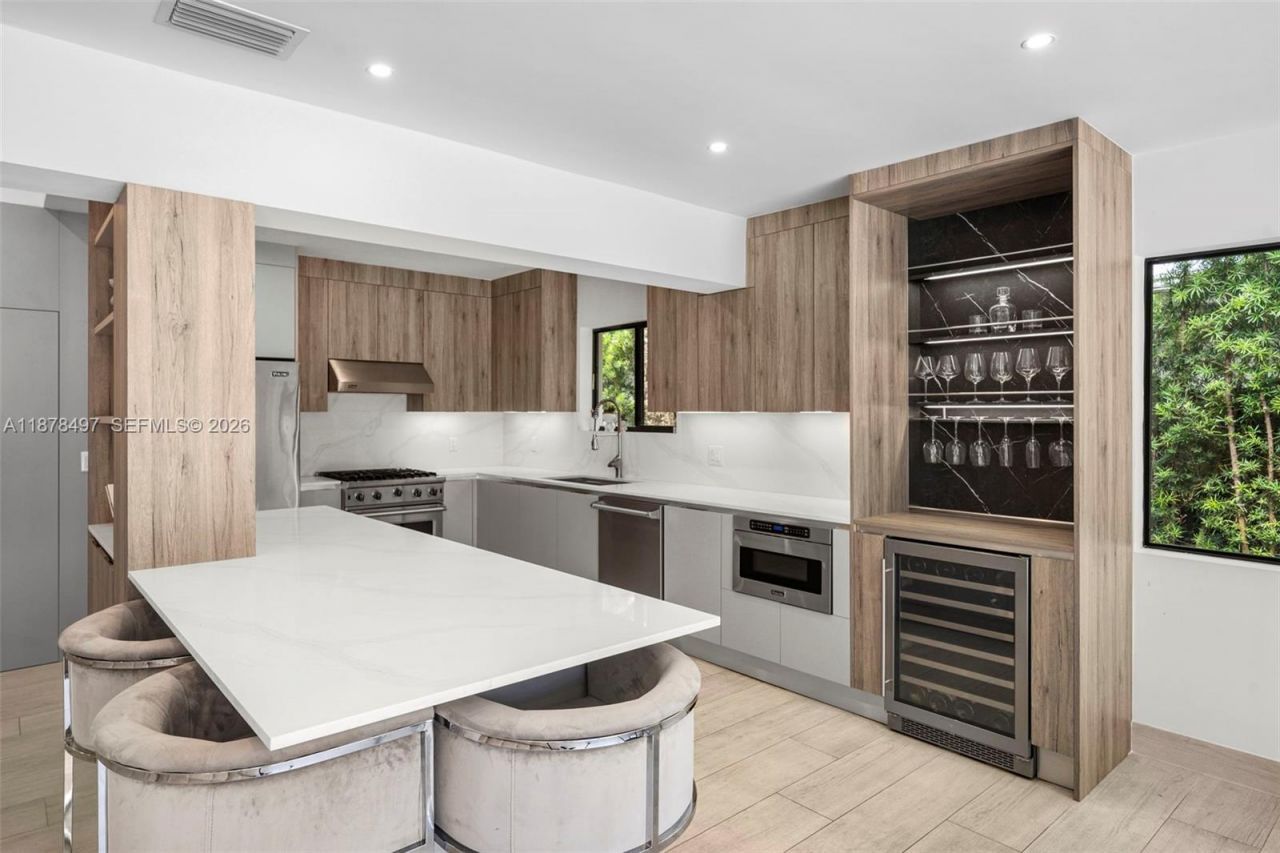 8033 Noremac Ave, Miami Beach, FL 33141 Photo