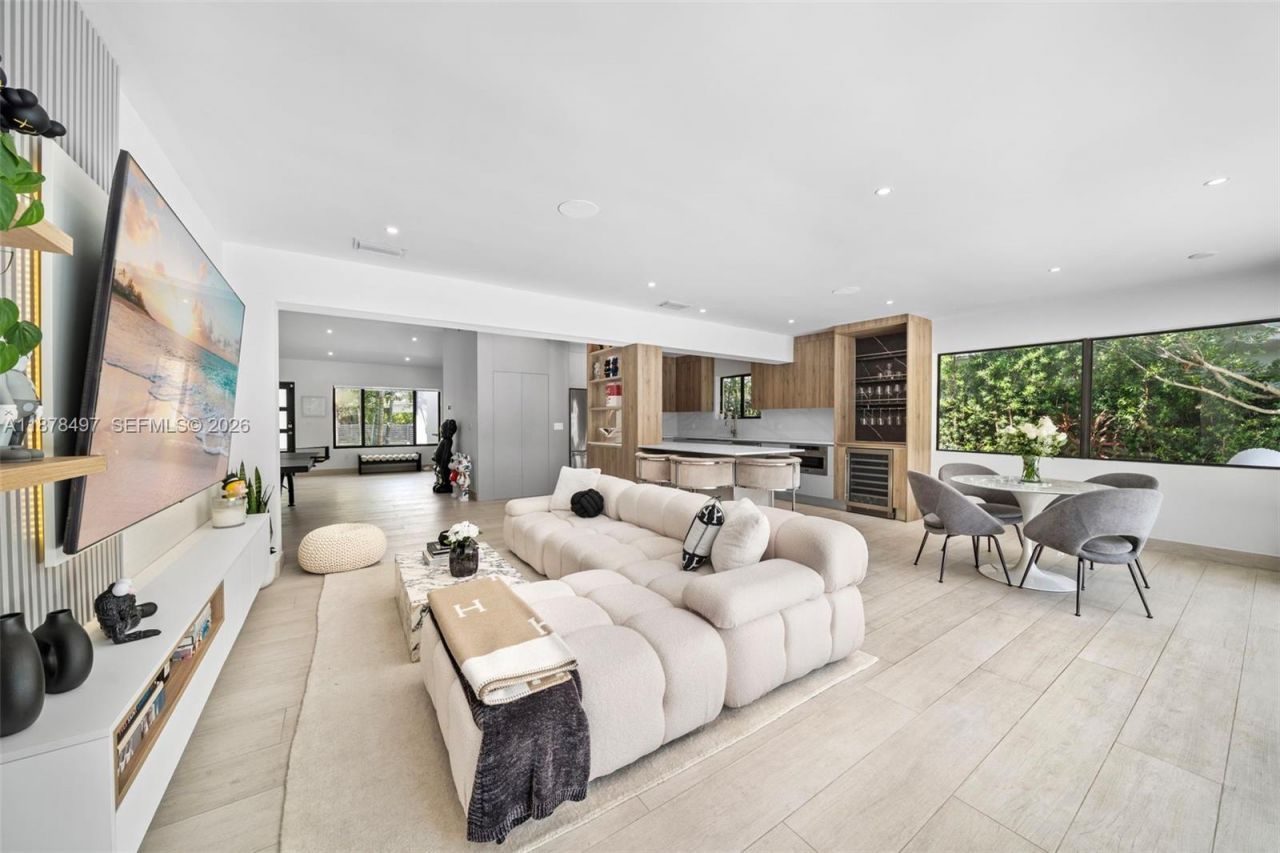 8033 Noremac Ave, Miami Beach, FL 33141 Photo