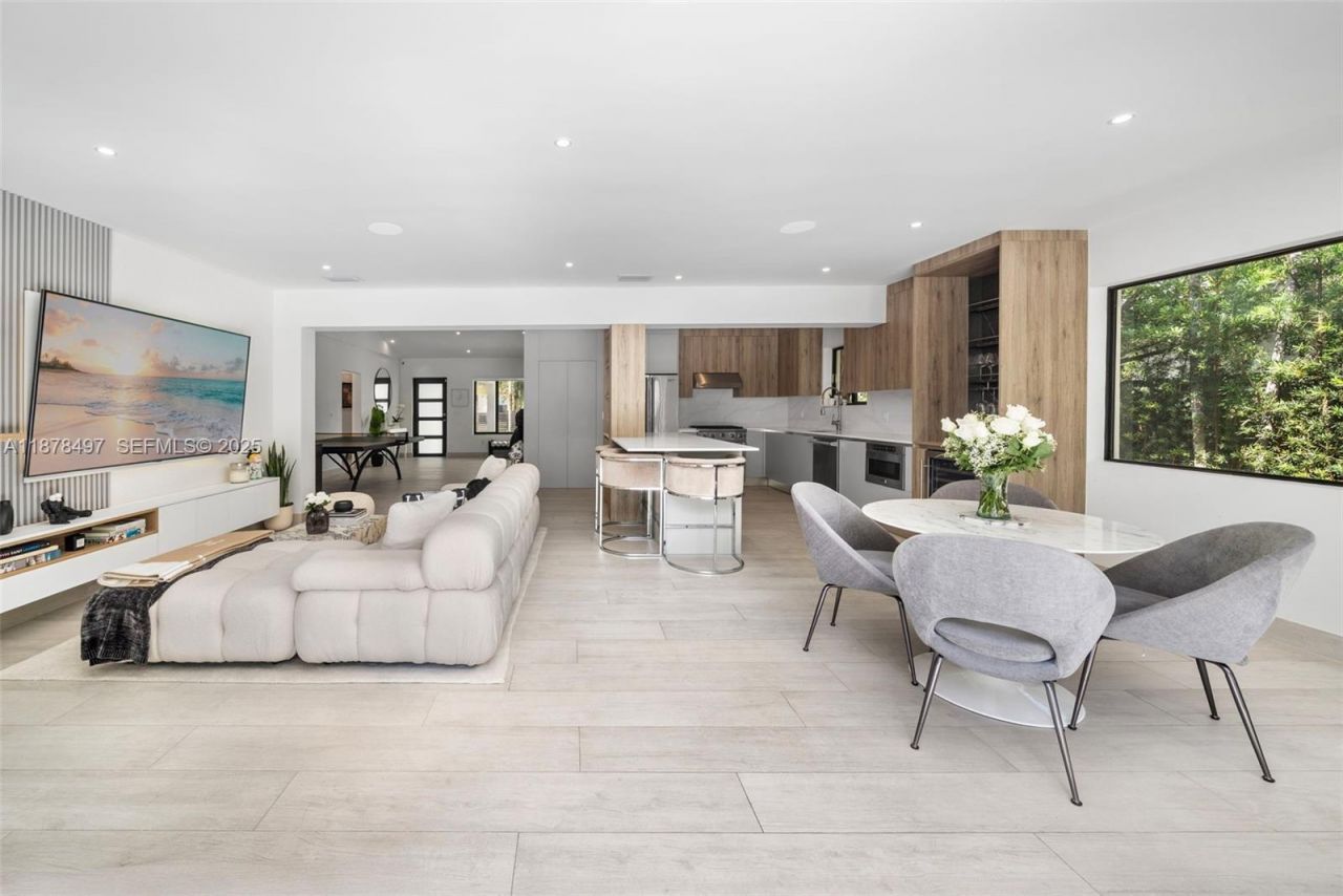 8033 Noremac Ave, Miami Beach, FL 33141 Photo