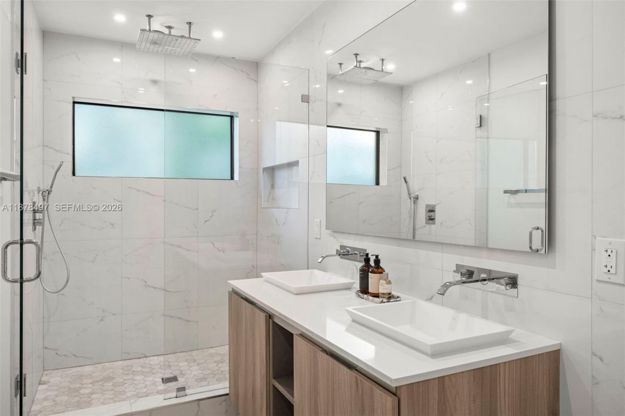 8033 Noremac Ave, Miami Beach, FL 33141 Photo