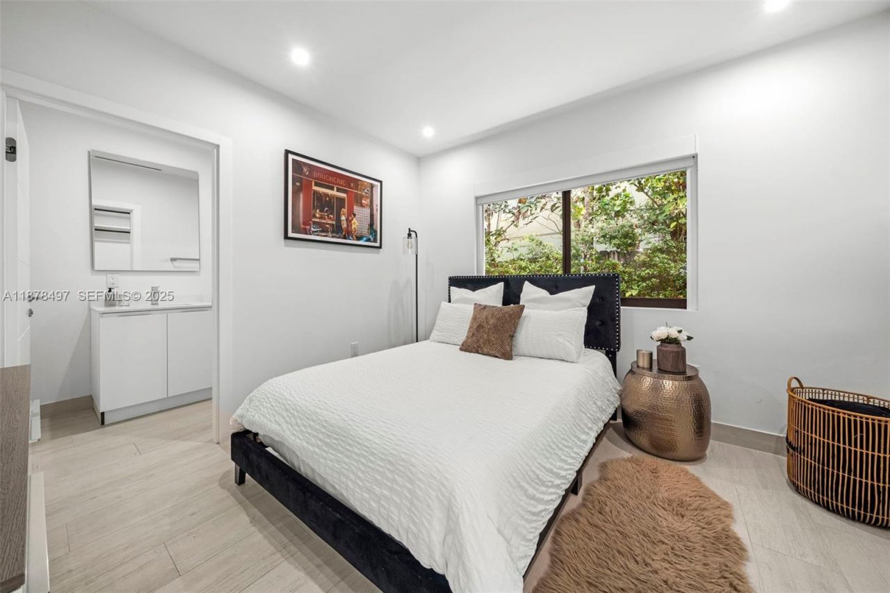 8033 Noremac Ave, Miami Beach, FL 33141 Photo