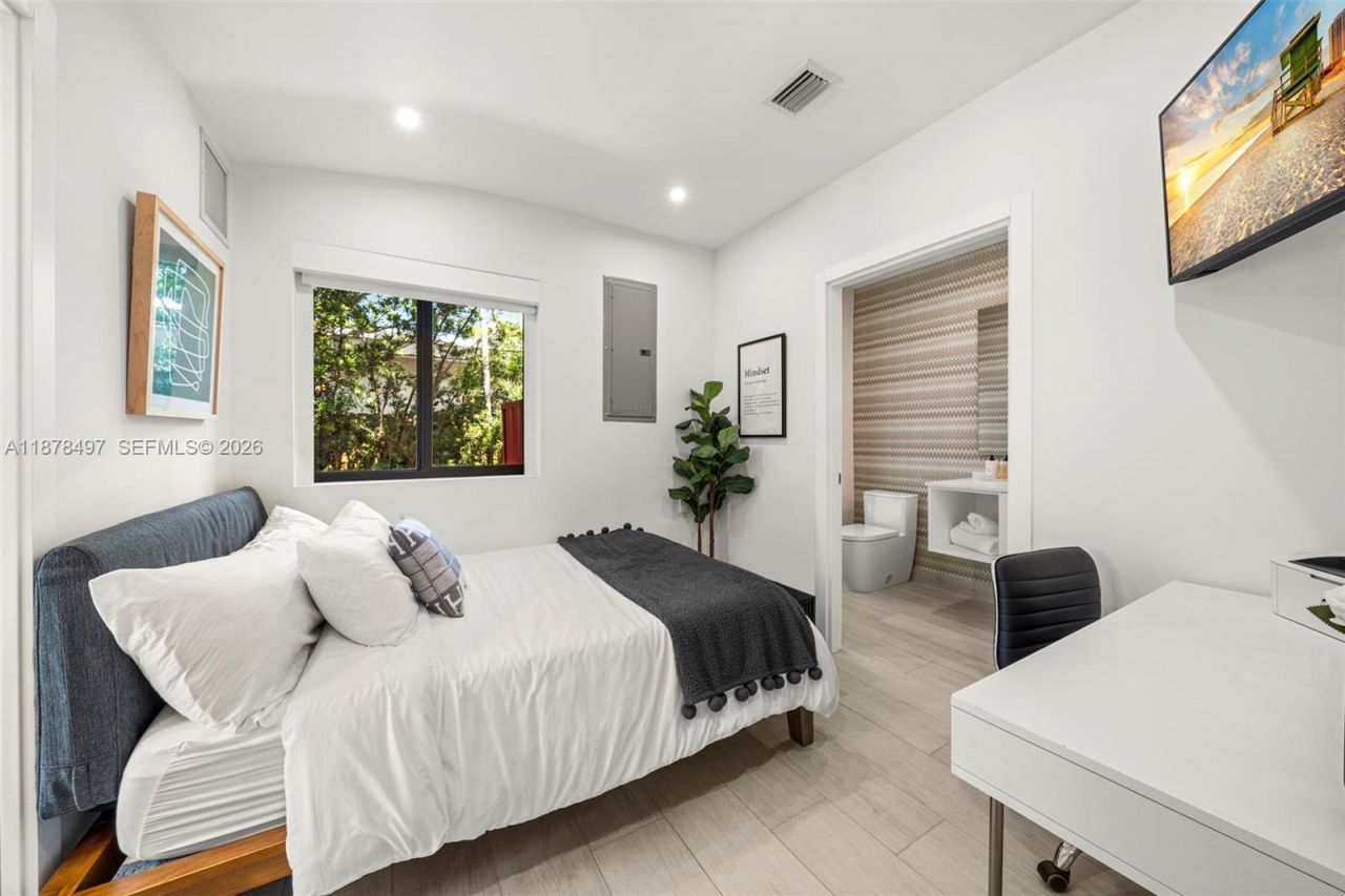 8033 Noremac Ave, Miami Beach, FL 33141 Photo