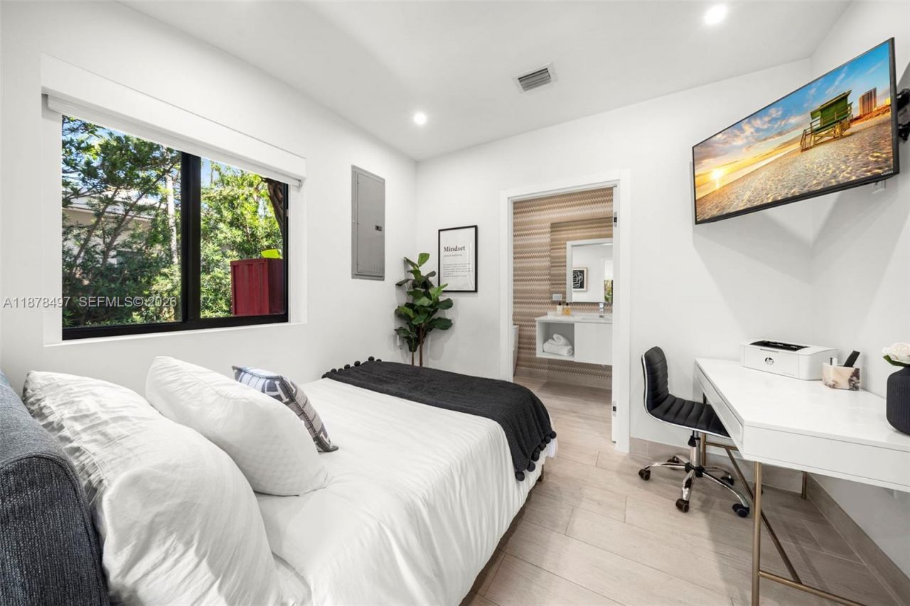 8033 Noremac Ave, Miami Beach, FL 33141 Photo