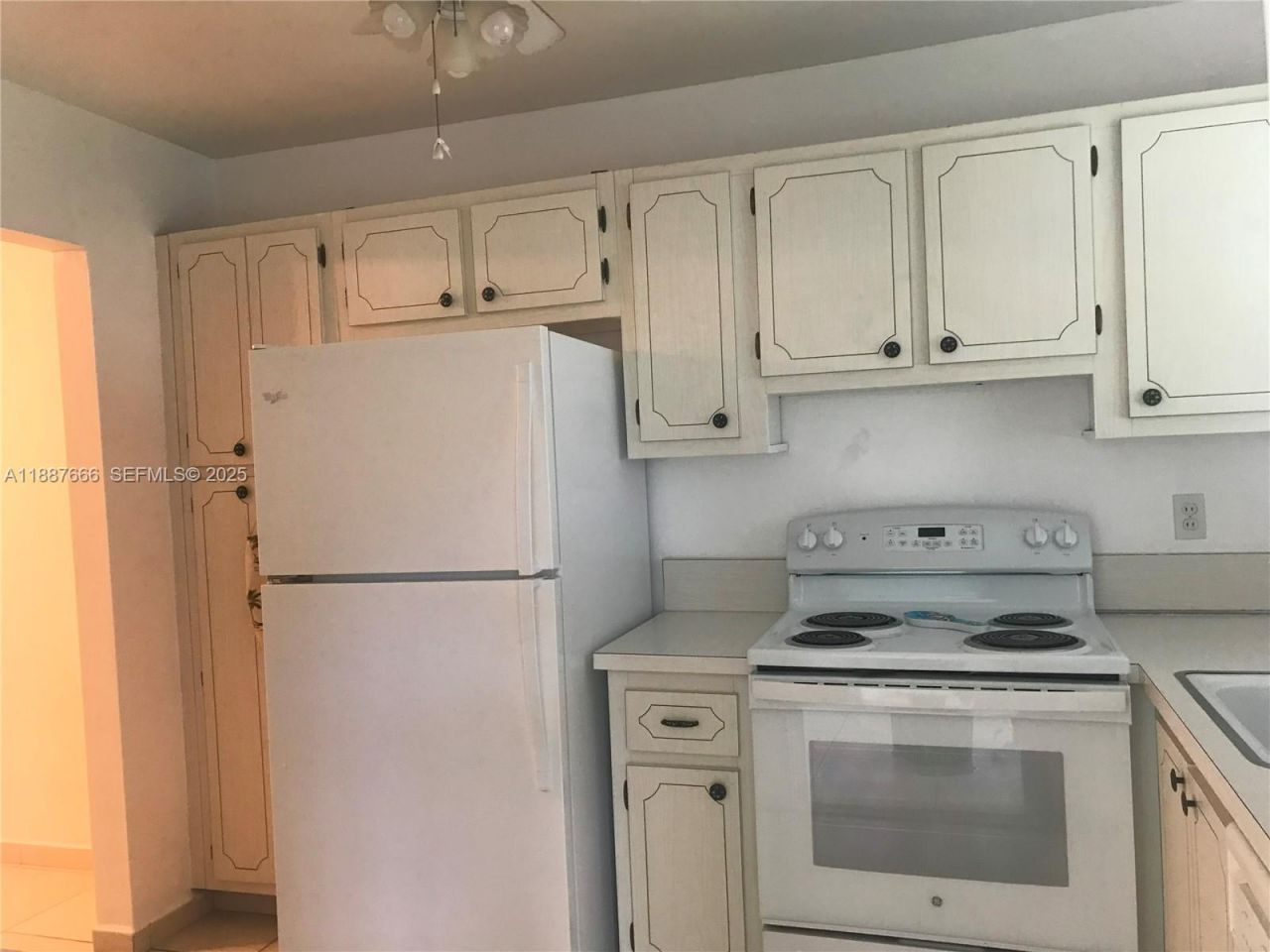 581 Blue Heron Dr, Unit 122-B, Hallandale Beach, FL 33009 Photo