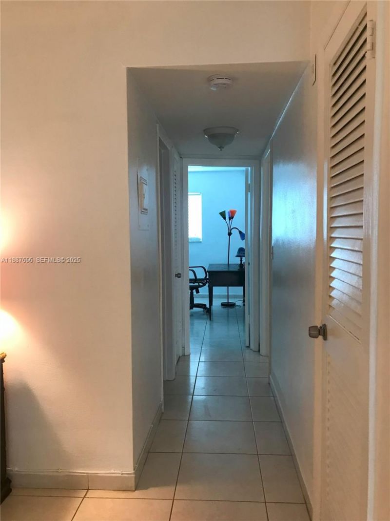 581 Blue Heron Dr, Unit 122-B, Hallandale Beach, FL 33009 Photo