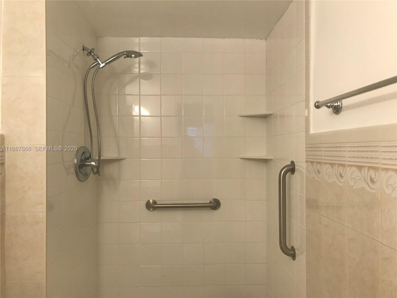 581 Blue Heron Dr, Unit 122-B, Hallandale Beach, FL 33009 Photo