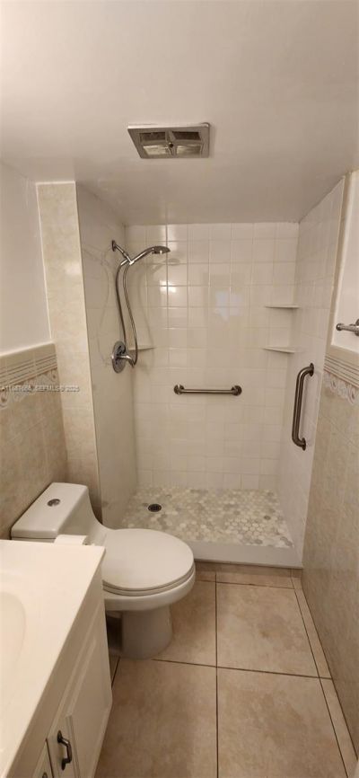 581 Blue Heron Dr, Unit 122-B, Hallandale Beach, FL 33009 Photo