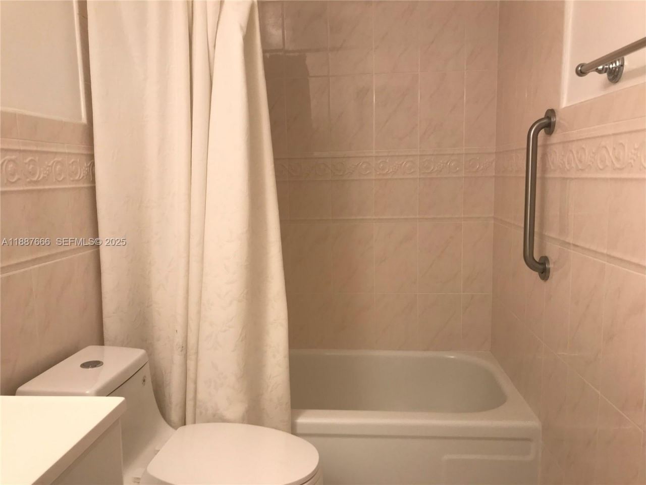 581 Blue Heron Dr, Unit 122-B, Hallandale Beach, FL 33009 Photo