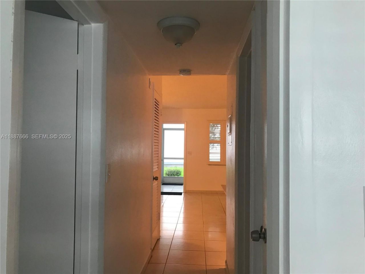 581 Blue Heron Dr, Unit 122-B, Hallandale Beach, FL 33009 Photo