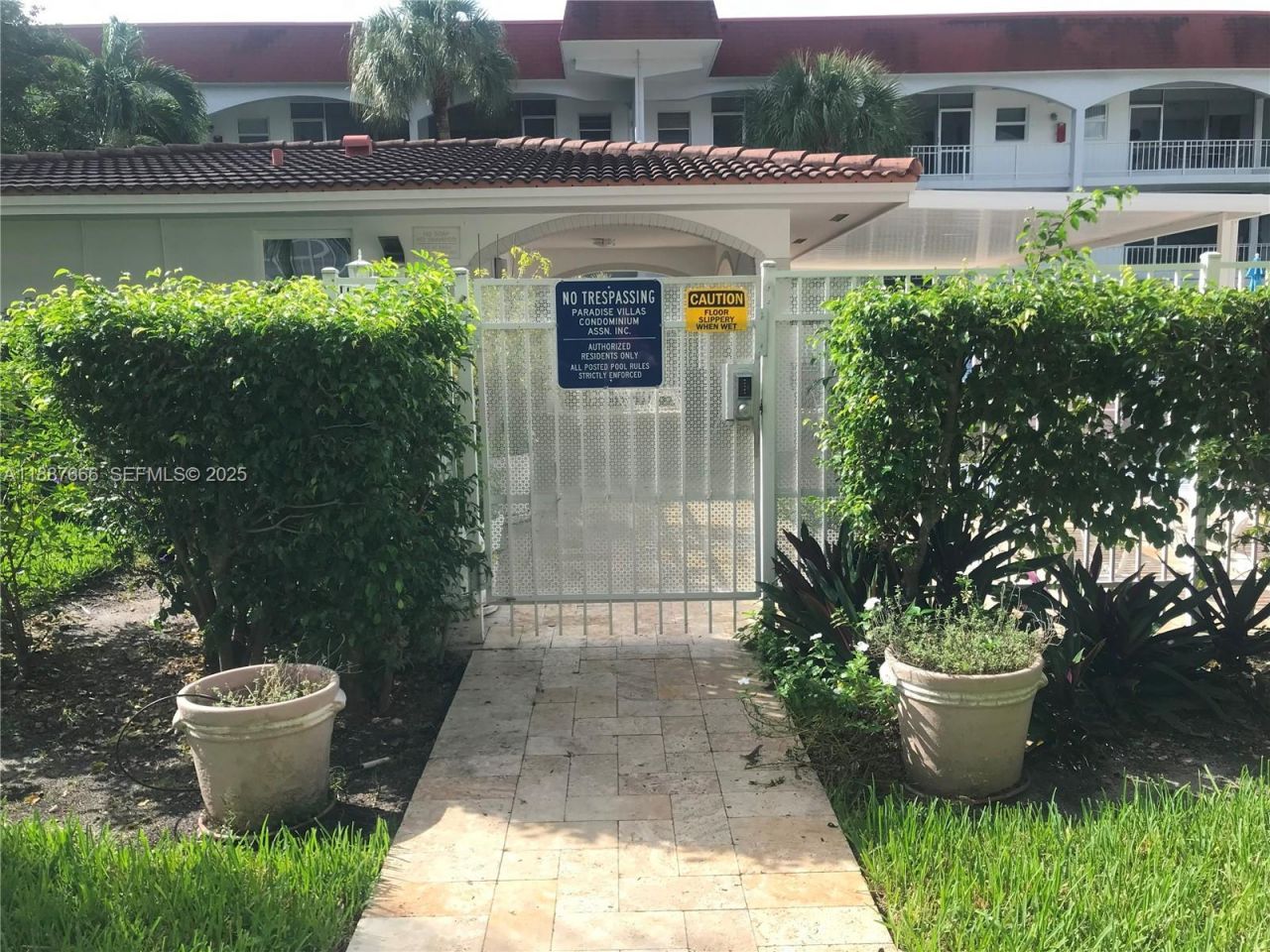 581 Blue Heron Dr, Unit 122-B, Hallandale Beach, FL 33009 Photo