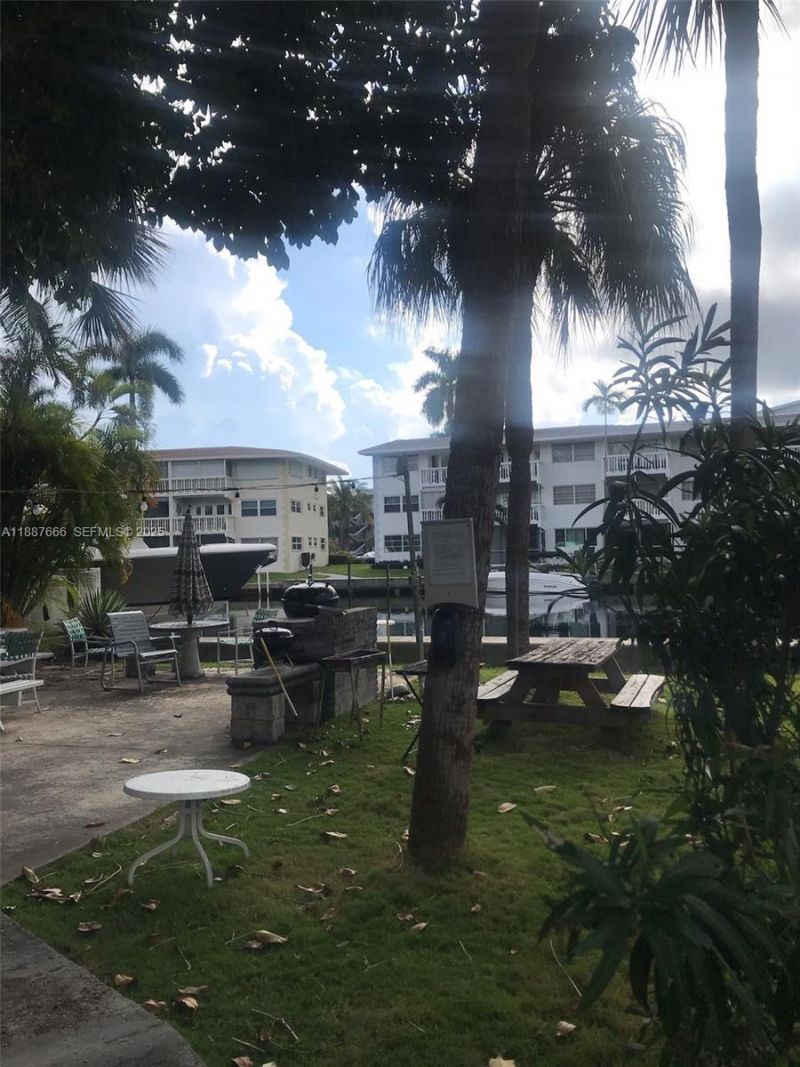 581 Blue Heron Dr, Unit 122-B, Hallandale Beach, FL 33009 Photo