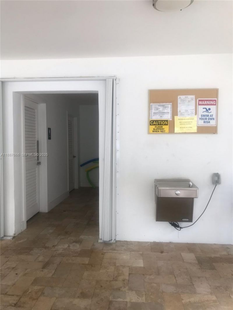 581 Blue Heron Dr, Unit 122-B, Hallandale Beach, FL 33009 Photo