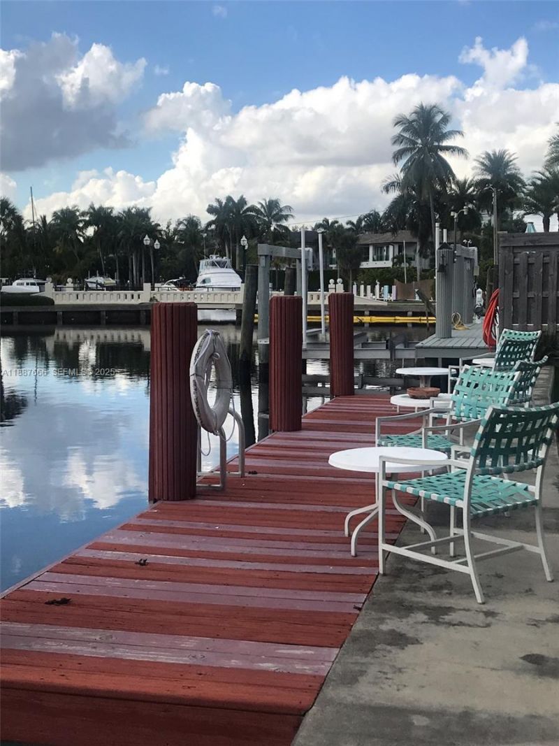 581 Blue Heron Dr, Unit 122-B, Hallandale Beach, FL 33009 Photo