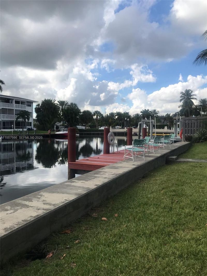 581 Blue Heron Dr, Unit 122-B, Hallandale Beach, FL 33009 Photo