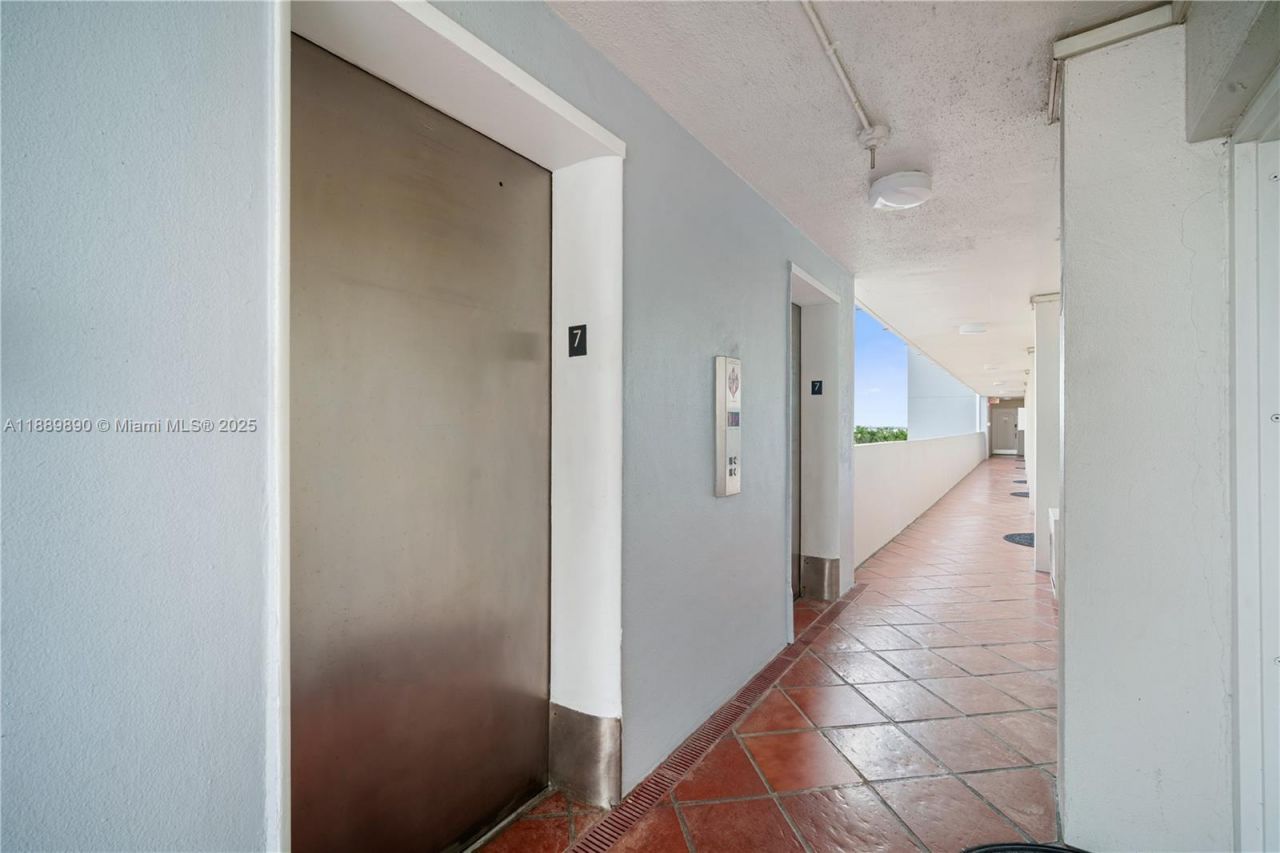 7904 West Dr, Unit 714, North Bay Village, FL 33141 Photo