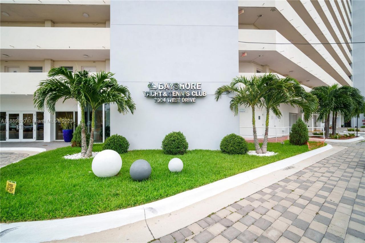 7904 West Dr, Unit 714, North Bay Village, FL 33141 Photo