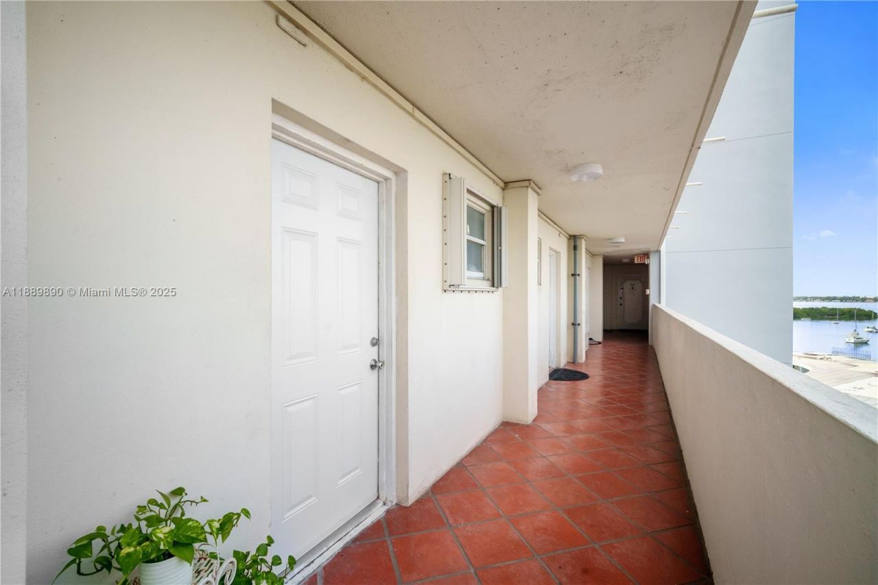 7904 West Dr, Unit 714, North Bay Village, FL 33141 Photo