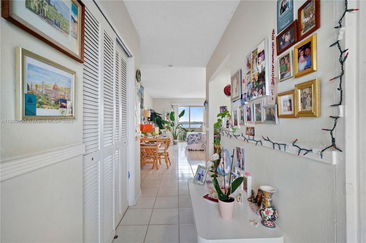 7904 West Dr, Unit 714, North Bay Village, FL 33141 Photo