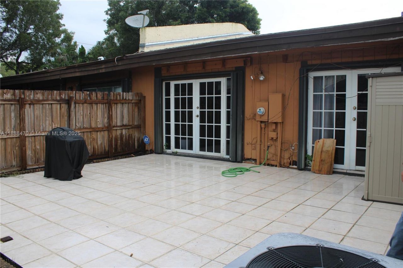 2330 Plum Ct, Pembroke Pines, FL 33026 Photo