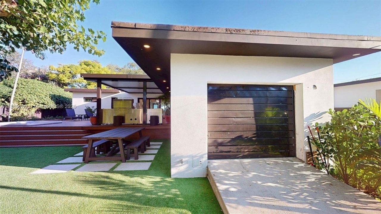 641 Nightingale Ave, Miami Springs, FL 33166 Photo