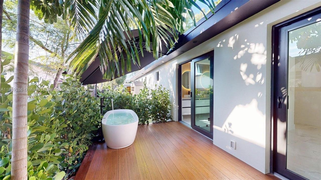 641 Nightingale Ave, Miami Springs, FL 33166 Photo