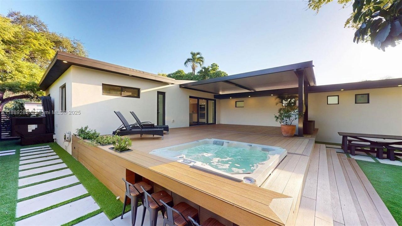 641 Nightingale Ave, Miami Springs, FL 33166 Photo